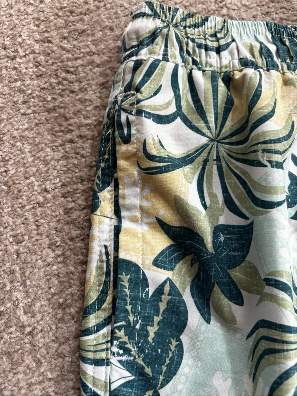 Goodfellow & Co Tropical Floral Swim Trunks Men’s Small Lined Bathing Suit​